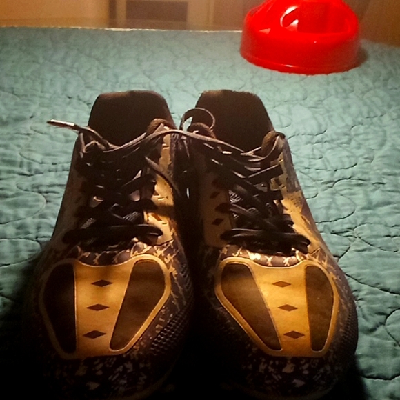 Boys baseball cleats - Picture 1 of 4